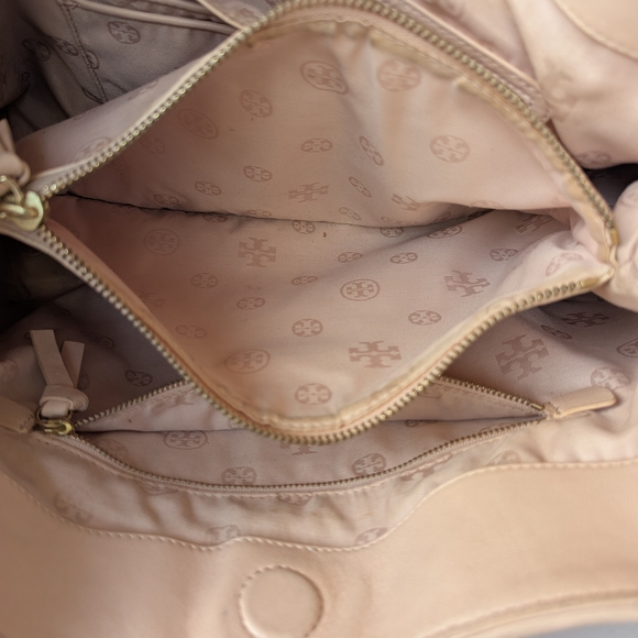 Tory Burch Quilted Cream Shoulder Bag - Picture 15 of 16